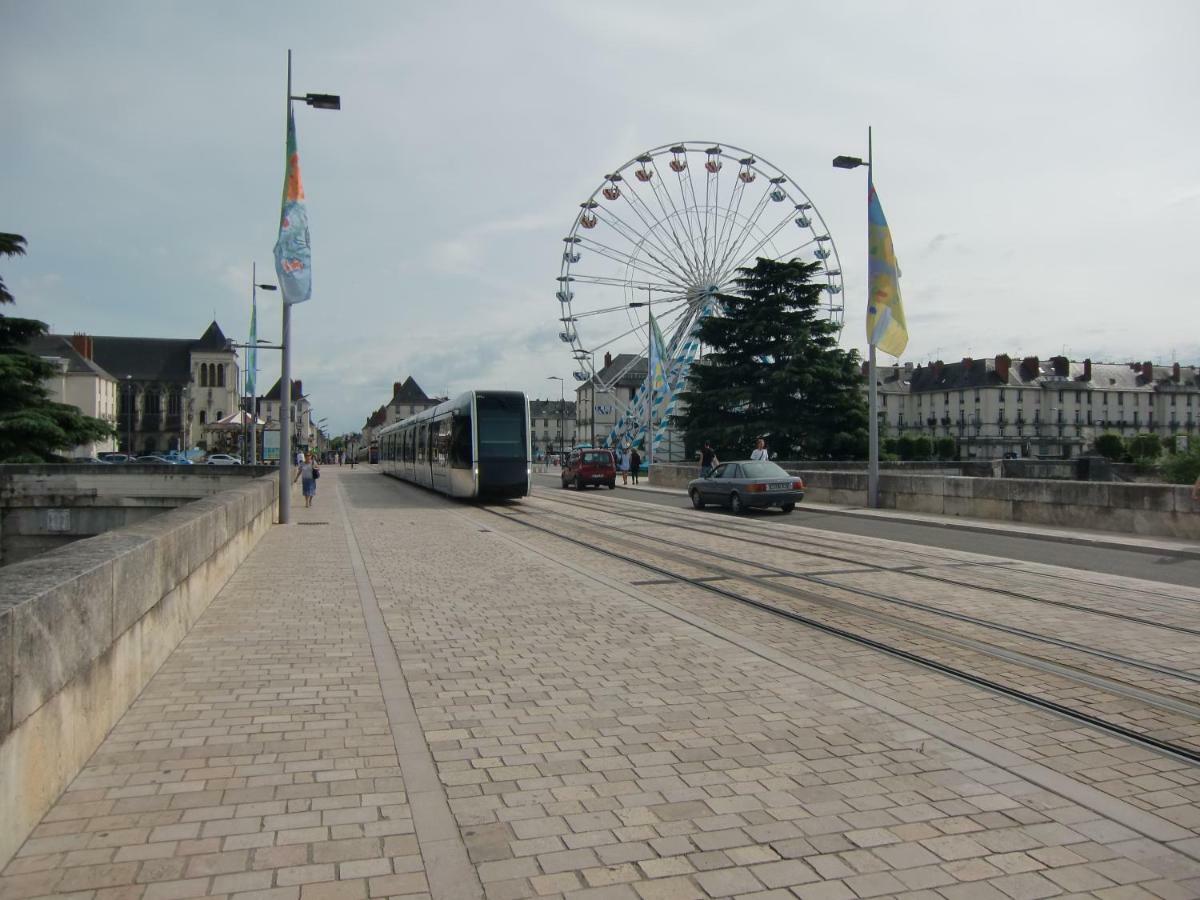 Git'Appart Au Bord De Loire Tours Exterior foto